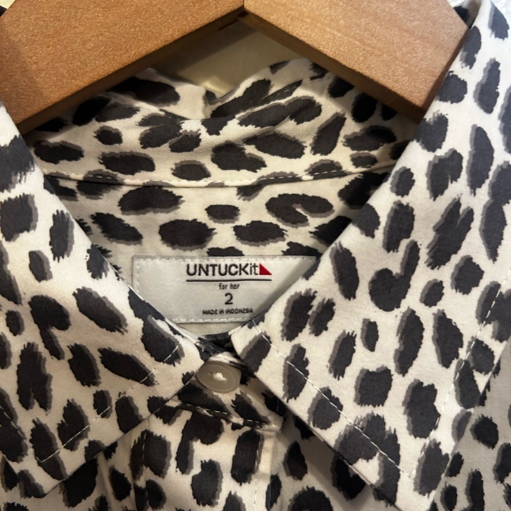 Untuckit Eva Leopard Print Full Button Down Shirt… - image 3